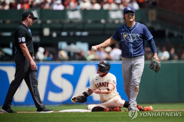 2안타 활약을 펼친 김하성(오른쪽)