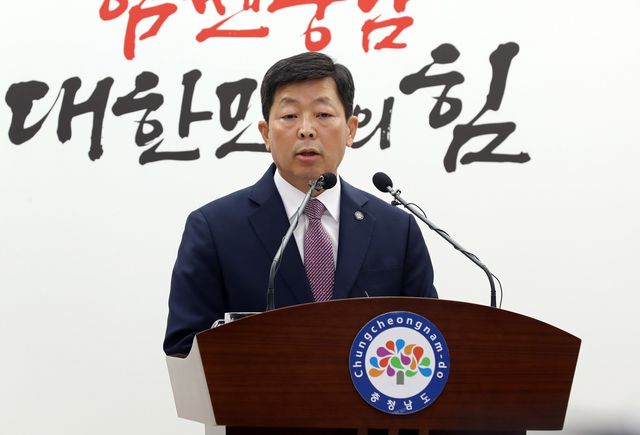 브리핑하는 박정주 충남도 행정부지사