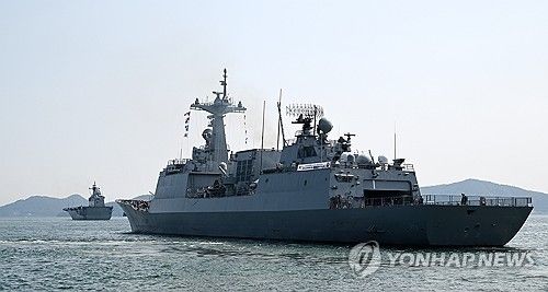 왕건함(오른쪽)