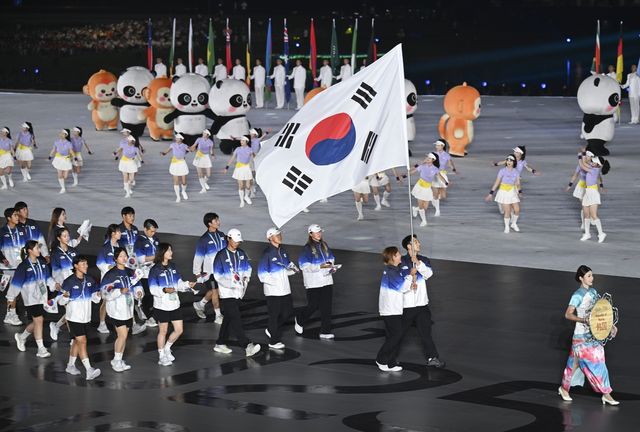 개회식에 입장하는 한국 선수단