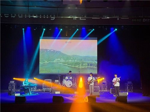 공연하는 화순군 청년공동체 '두루아트'