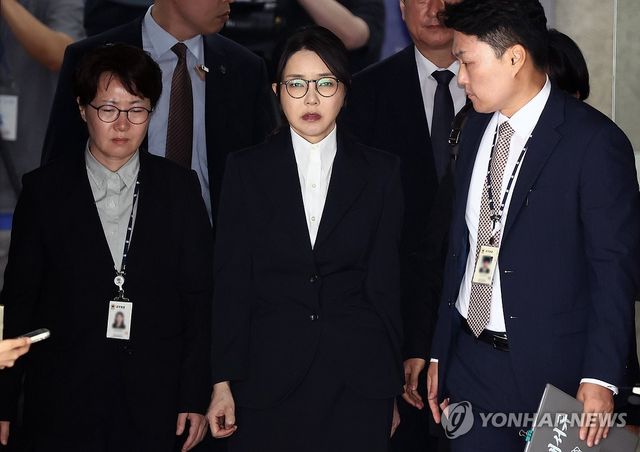 중앙지법 나서는 김건희 여사