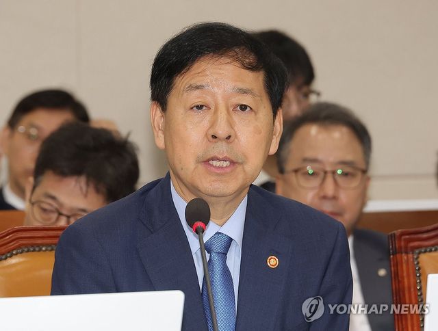 의원질의 답변하는 구윤철 부총리