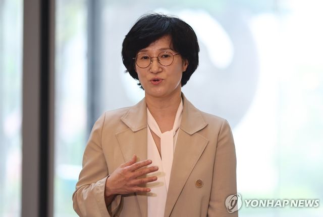 질의에 답하는 원민경 여성가족부 장관 후보자