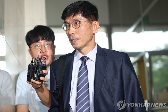 지난 8일 참고인 조사 출석하는 임기훈 전 국방비서관