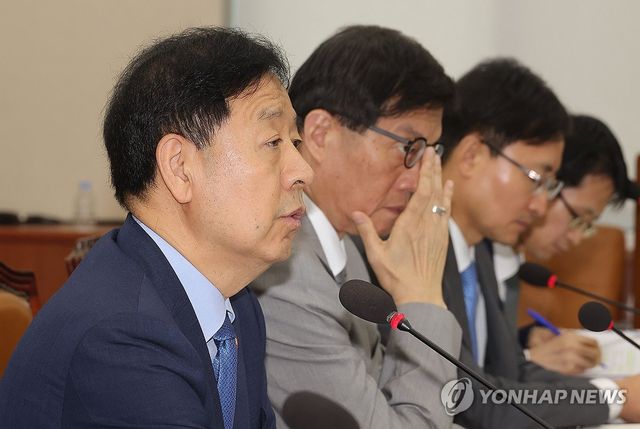 의원질의 답변하는 구윤철 부총리