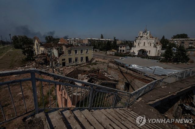 러시아 공습을 받은 요새 도시 코스티안티니우카 마을 모습