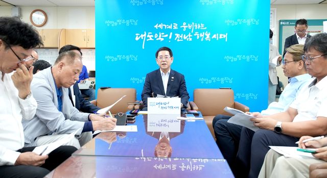 브리핑하는 김영록 전남지사