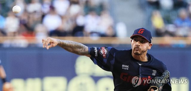 역투하는 롯데 벨라스케즈