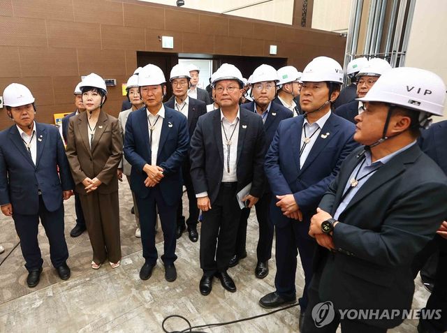 APEC 정상회의장 둘러보는 정청래 대표