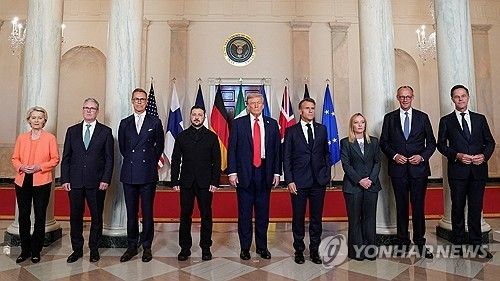 18일 백악관에서 단체 기념사진 찍는 미·우크라·유럽 정상들