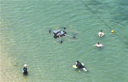 물놀이객에게 안전수칙 안내방송 송출하는 울산 동구청 드론