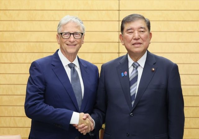 빌 게이츠 게이츠재단 이사장과 이시바 시게루 일본 총리