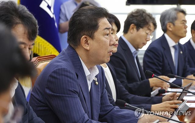 발언하는 더불어민주당 김병기 원내대표