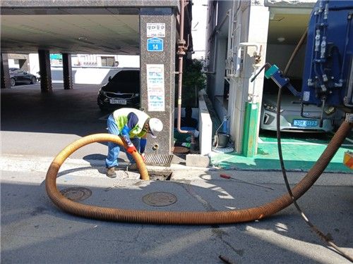 빗물받이 점검 작업