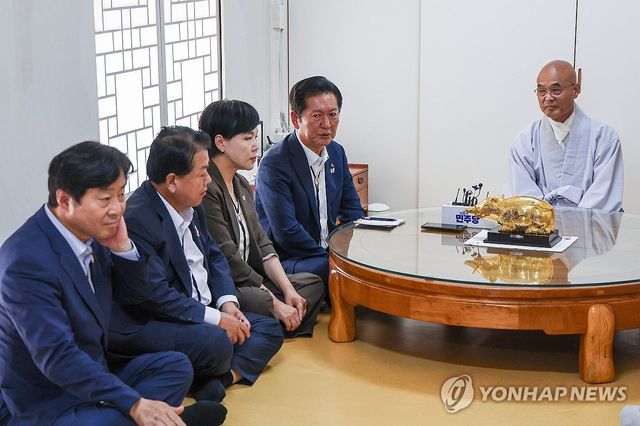 민주당 지도부, 불국사 방문