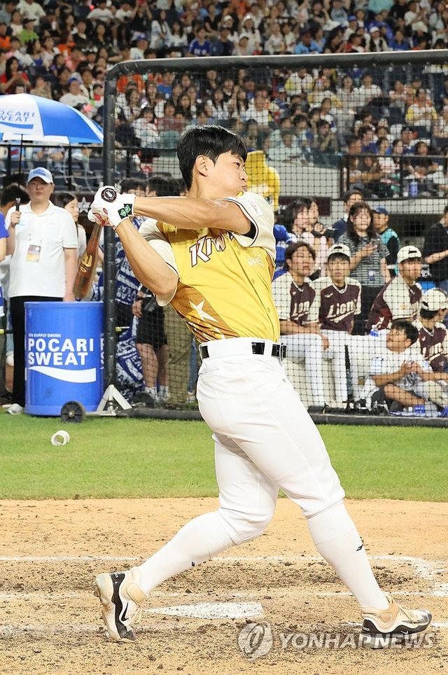 홈런 더비 타격하는 송성문