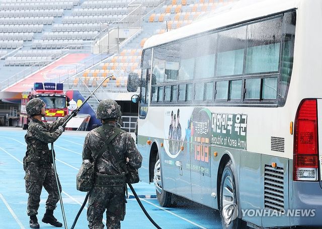 차량 제독하는 51사단 장병들