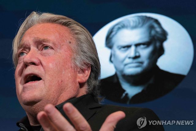 미국의 우파 논객 스티브 배넌