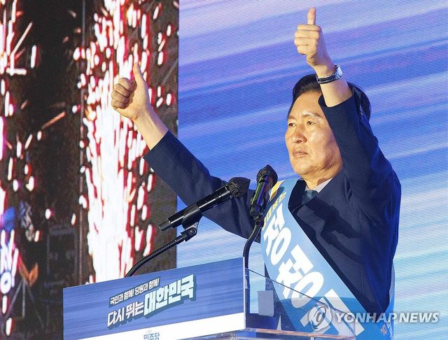 인사하는 정청래 당대표 후보