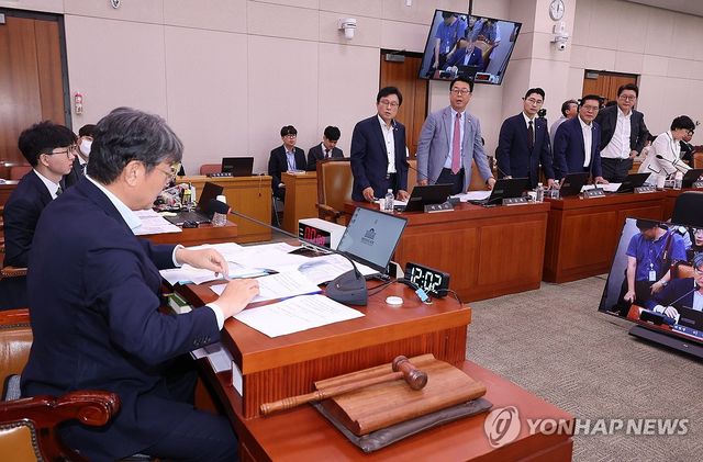 방송 3법 의결, 반발하는 국민의힘