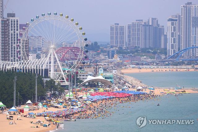 속초해변에 몰린 인파