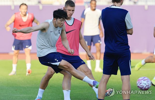 공개 훈련하는 토트넘 손흥민