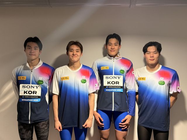 남자 계영 800ｍ 대표팀의 황선우, 김우민, 김영범, 이호준(이상 왼쪽부터).