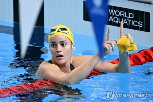 여자 배영 200ｍ 금메달을 딴 케일리 매쿈.