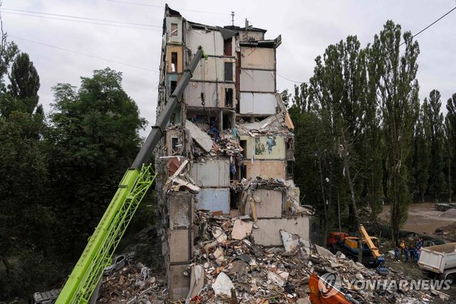 부서진 키이우 건물