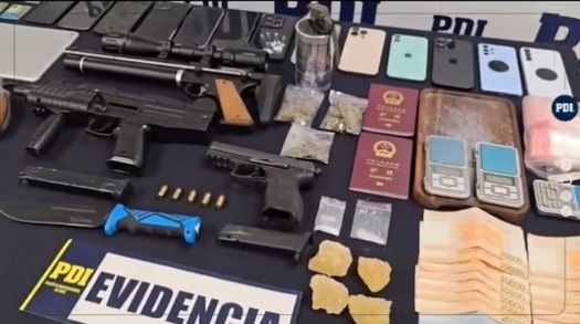 칠레 경찰에서 공개한 중국인 포함 범죄조직 적발 압수물