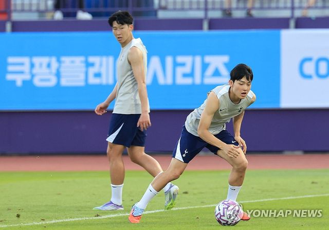 공개 훈련하는 토트넘 손흥민과 양민혁