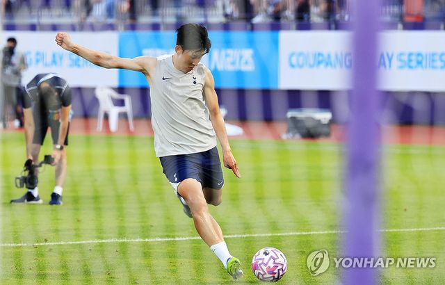 공개 훈련하는 토트넘 손흥민