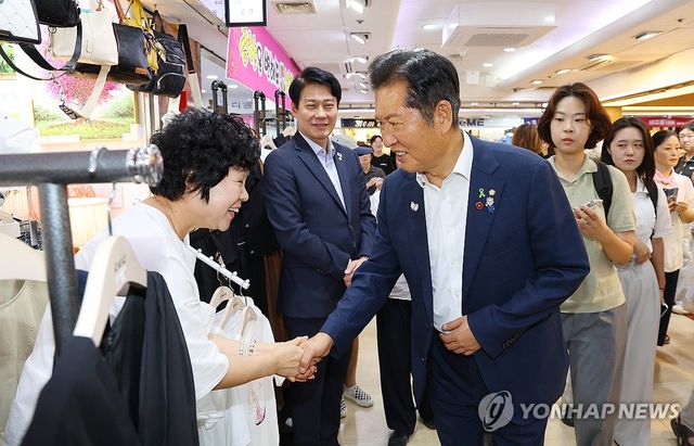 인천 찾아 지지 호소하는 민주당 정청래 당대표 후보