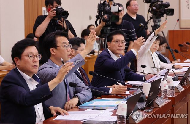 토론 신청하는 국민의힘 의원들