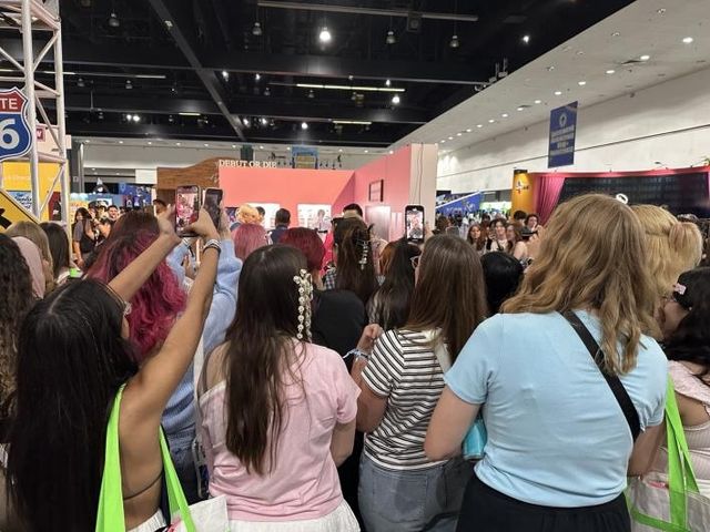 LA 케이콘 행사장 내 팬들의 열기