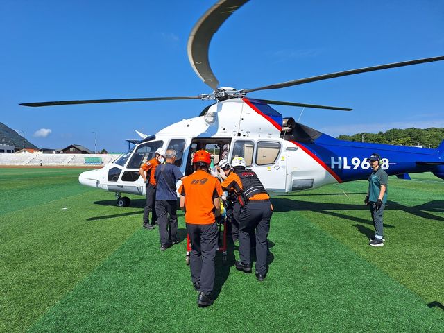 닥터헬기로 이송되는 교통사고 부상자