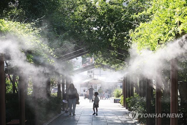 잠시나마 식히는 더위