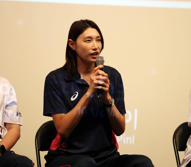 흥국생명 팬 미팅에 어드바이저로 참석한 김연경 