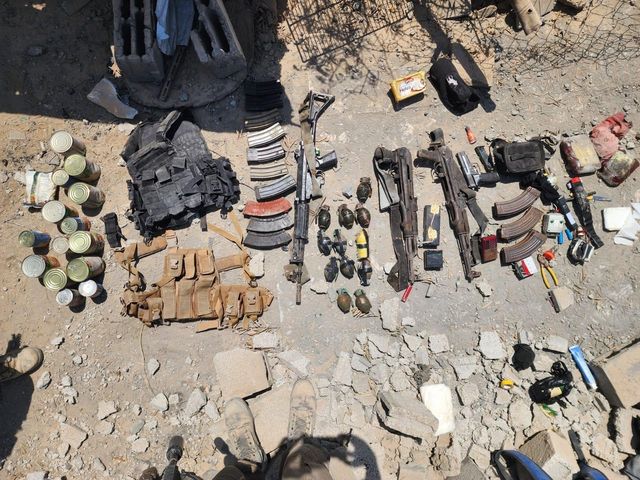 하마스 무기고에서 압수한 무기