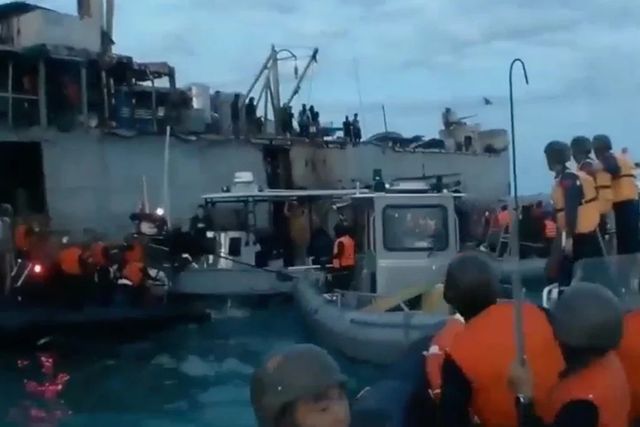 CCTV 다큐 속 필리핀 선박 예인하는 중국 해경