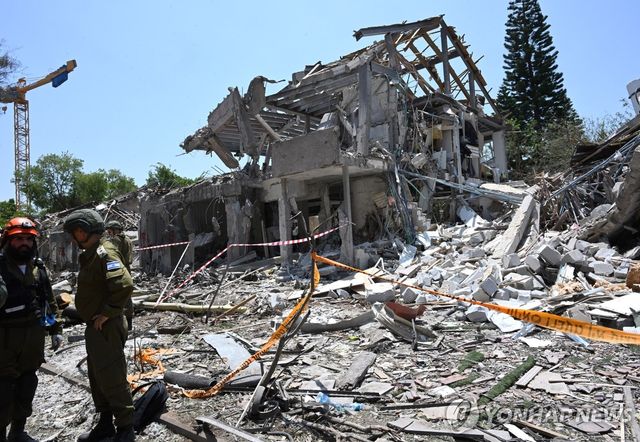 이란 미사일 맞은 이스라엘 건물