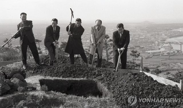 제주 사라봉 팔각정 기공식(1964년 12월 26일)