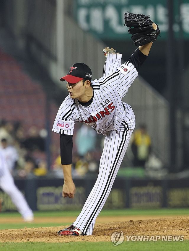 역투하는 김영우