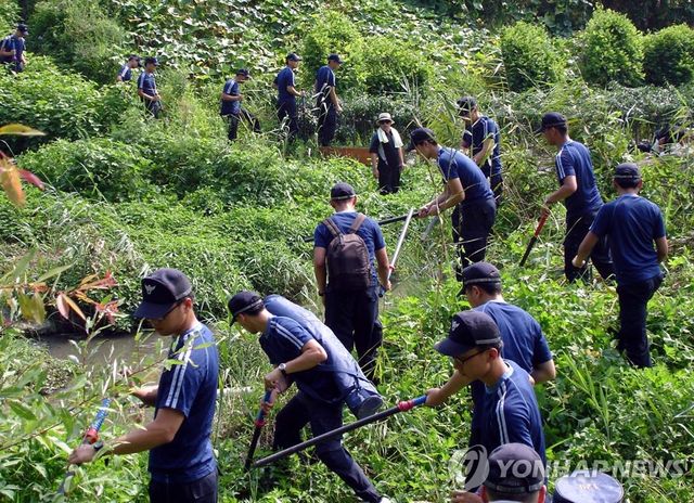 실종 당시 이윤희씨를 찾는 경찰