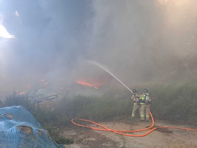 강릉 폐목재 야적장 불