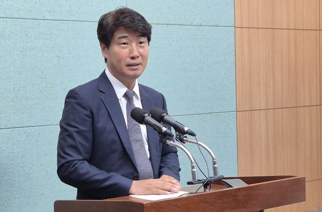 기자회견하는 양준화 조국혁신당 완주·진안·무주·장수지역위원장