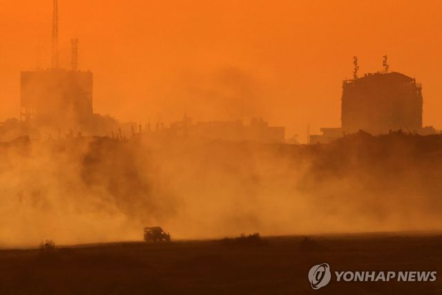 가자지구로 향하는 이스라엘군 차량