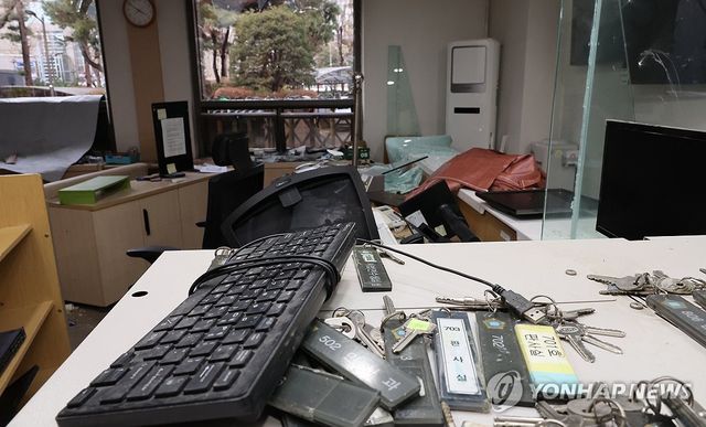 폭력과 난동이 휩쓸고 지나간 서부지법