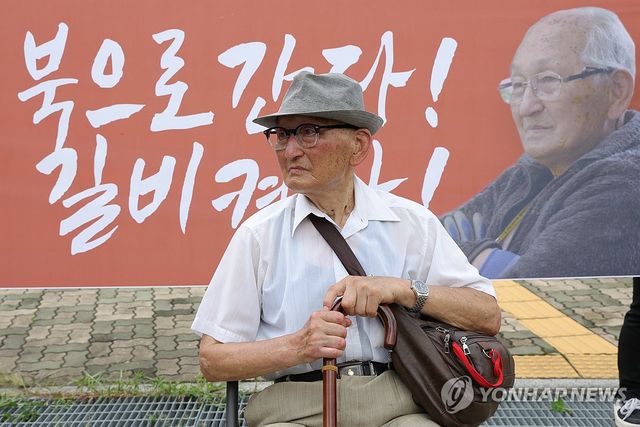 생각에 잠긴 비전향장기수 안학섭